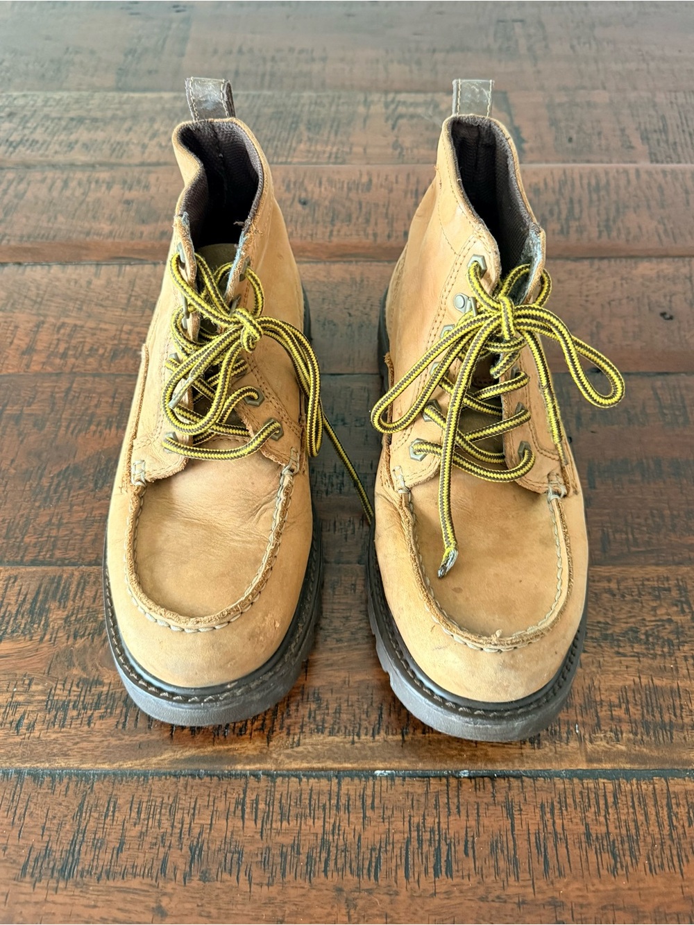 Caterpillar Tan Leather Chukka Boots with Yellow Laces SZ.8